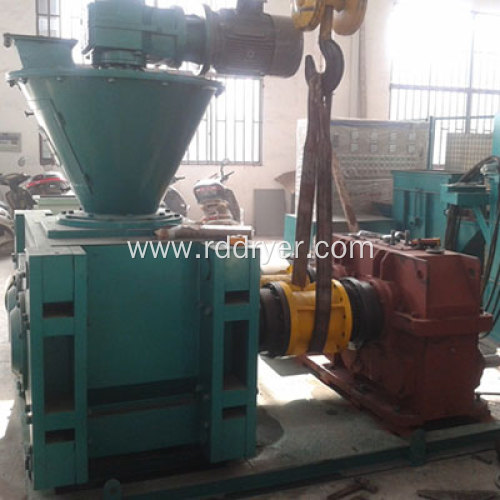 roll-type squeezing granulator for fertilizer production